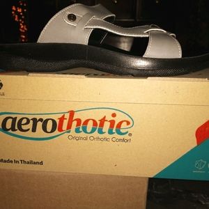 Womens aerothotic NWT grey sandals